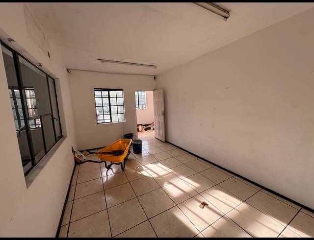 283M² WAREHOUSE TO LET IN RED HILL